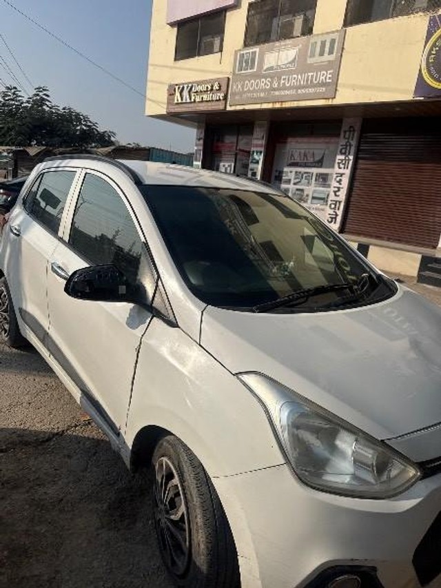 Second-hand 2015 Hyundai Grand i10 Sportz for sale in Udaipur-3