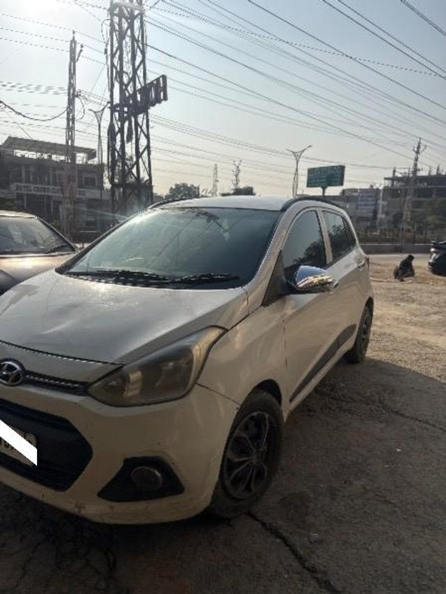 Second-hand 2015 Hyundai Grand i10 Sportz for sale in Udaipur-1