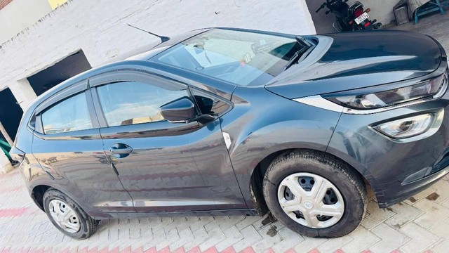 Second-hand 2020 Tata Altroz XM for sale in Panipat-9