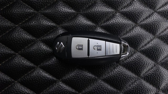 Second-hand 2017 Maruti Swift ZXI for sale in Chennai-21