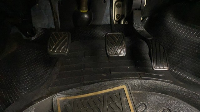 Second-hand 2017 Maruti Swift ZXI for sale in Chennai-14