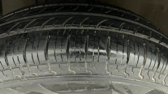 Second-hand 2015 Maruti Swift LXI Option for sale in Ahmedabad-37