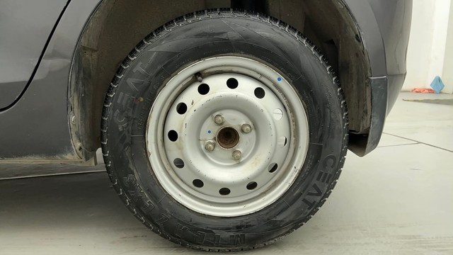 Second-hand 2015 Maruti Swift LXI Option for sale in Ahmedabad-19