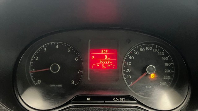 Second-hand 2013 Volkswagen Polo Petrol Highline 1.2L for sale in Kolkata-13