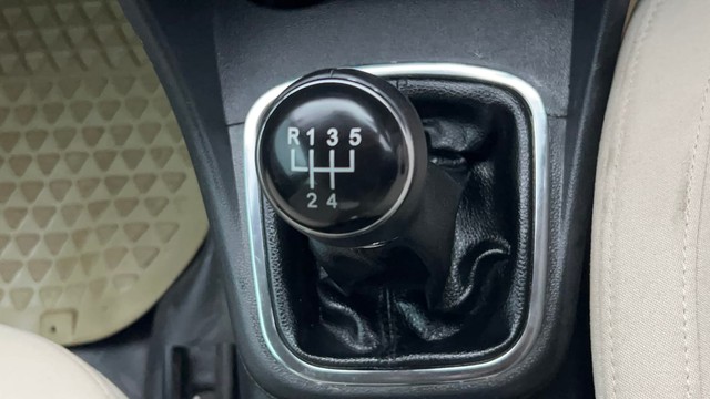 Second-hand 2013 Volkswagen Polo Petrol Highline 1.2L for sale in Kolkata-12