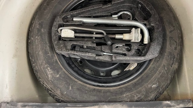 Second-hand 2013 Volkswagen Polo Petrol Highline 1.2L for sale in Kolkata-21