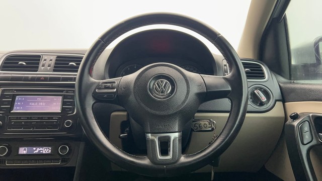 Second-hand 2013 Volkswagen Polo Petrol Highline 1.2L for sale in Kolkata-39