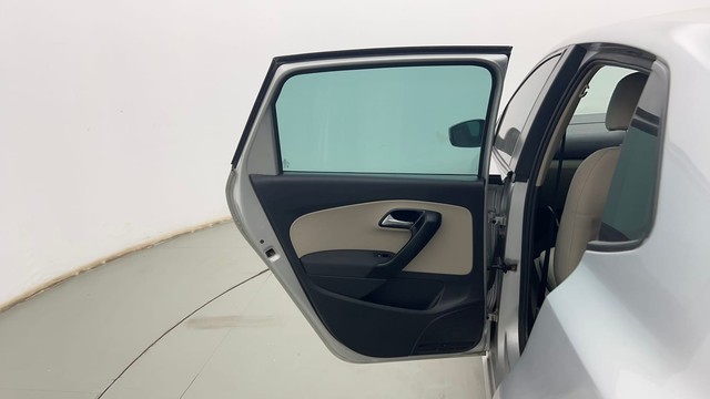 Second-hand 2013 Volkswagen Polo Petrol Highline 1.2L for sale in Kolkata-32