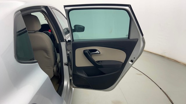 Second-hand 2013 Volkswagen Polo Petrol Highline 1.2L for sale in Kolkata-34