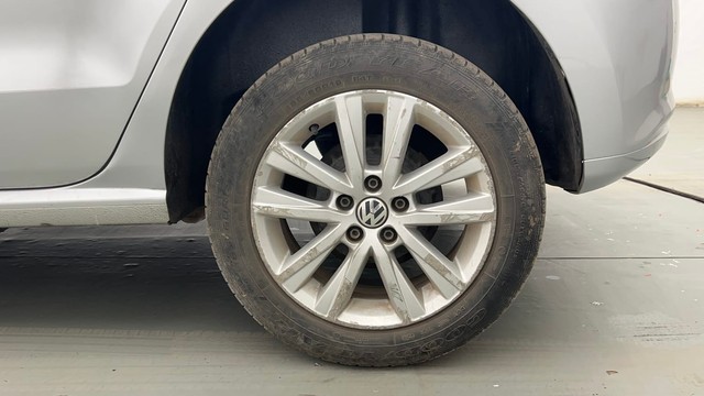 Second-hand 2013 Volkswagen Polo Petrol Highline 1.2L for sale in Kolkata-19