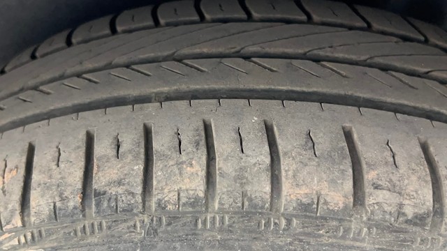 Second-hand 2013 Volkswagen Polo Petrol Highline 1.2L for sale in Kolkata-29