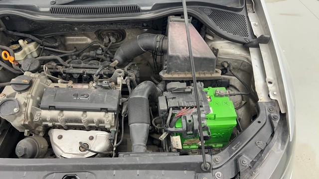 Second-hand 2013 Volkswagen Polo Petrol Highline 1.2L for sale in Kolkata-38