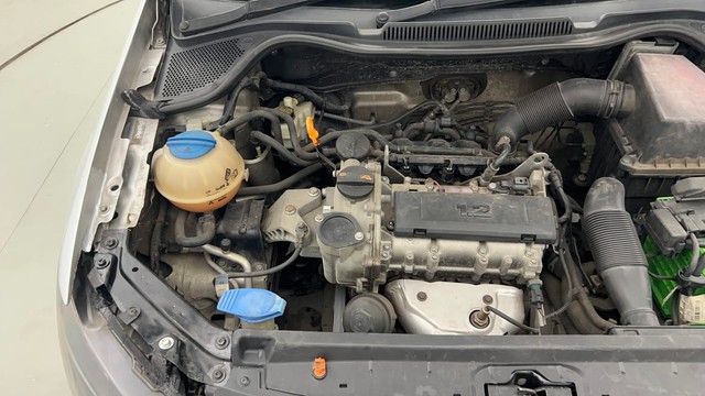 Second-hand 2013 Volkswagen Polo Petrol Highline 1.2L for sale in Kolkata-37