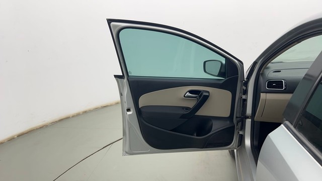 Second-hand 2013 Volkswagen Polo Petrol Highline 1.2L for sale in Kolkata-26