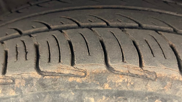 Second-hand 2013 Volkswagen Polo Petrol Highline 1.2L for sale in Kolkata-25