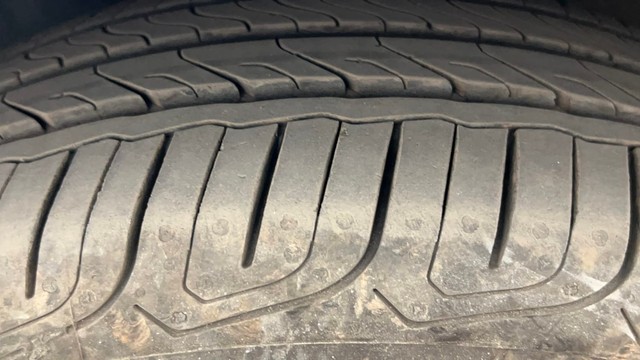 Second-hand 2013 Volkswagen Polo Petrol Highline 1.2L for sale in Kolkata-27