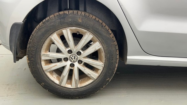 Second-hand 2013 Volkswagen Polo Petrol Highline 1.2L for sale in Kolkata-18