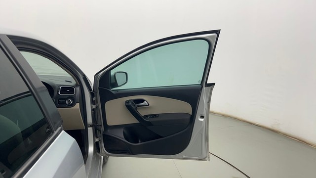 Second-hand 2013 Volkswagen Polo Petrol Highline 1.2L for sale in Kolkata-16