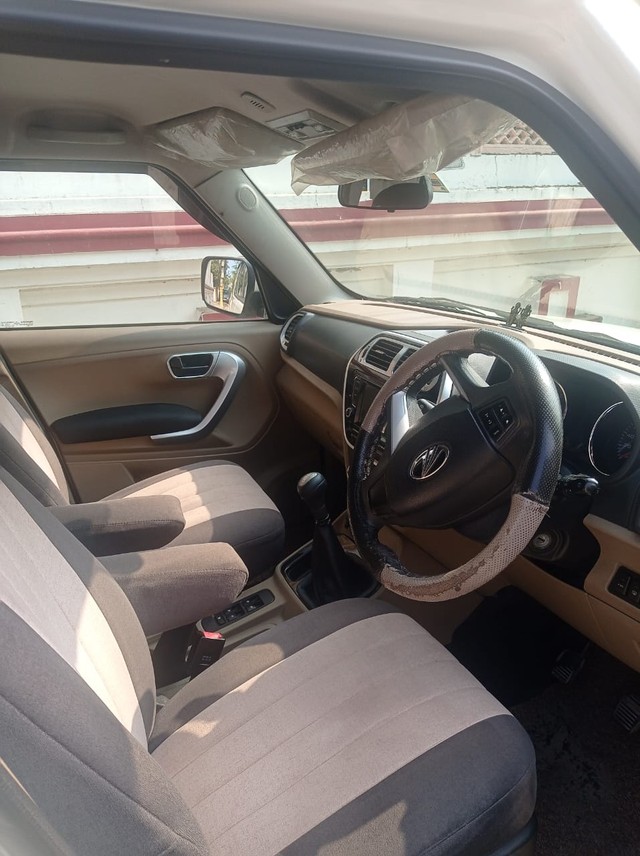 Mahindra TUV 300 T10 AMT Second-hand 2018 Mahindra TUV 300 T10 AMT for sale in Kota-7