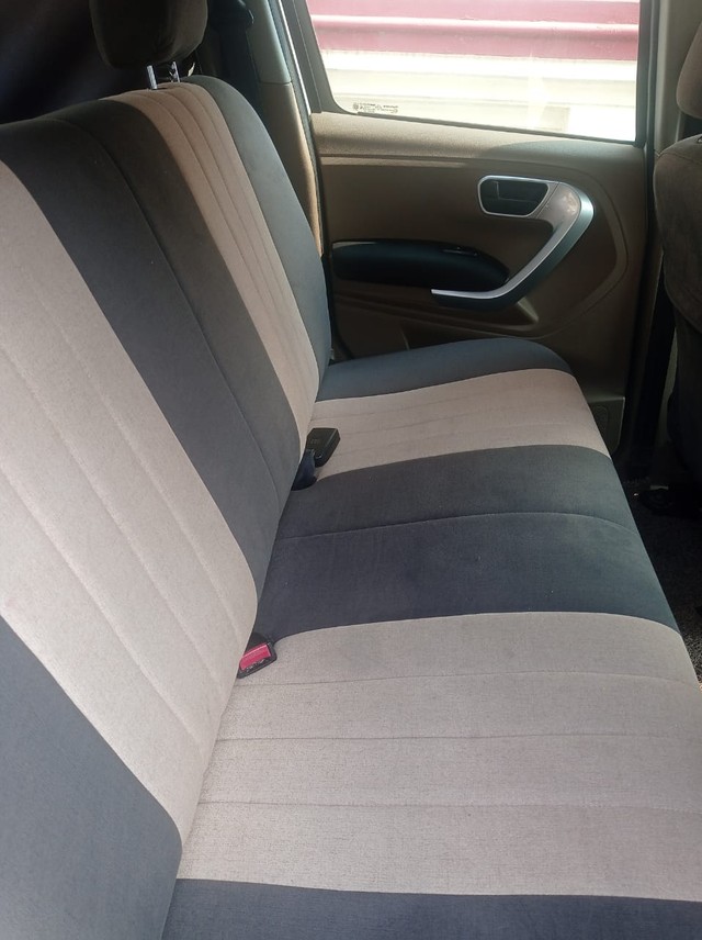 Mahindra TUV 300 T10 AMT Second-hand 2018 Mahindra TUV 300 T10 AMT for sale in Kota-9