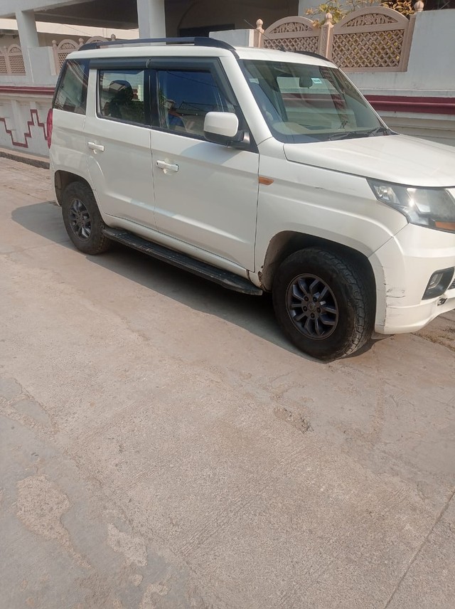 Mahindra TUV 300 T10 AMT Second-hand 2018 Mahindra TUV 300 T10 AMT for sale in Kota-0