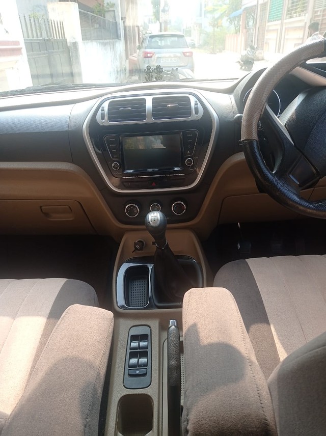 Mahindra TUV 300 T10 AMT Second-hand 2018 Mahindra TUV 300 T10 AMT for sale in Kota-4