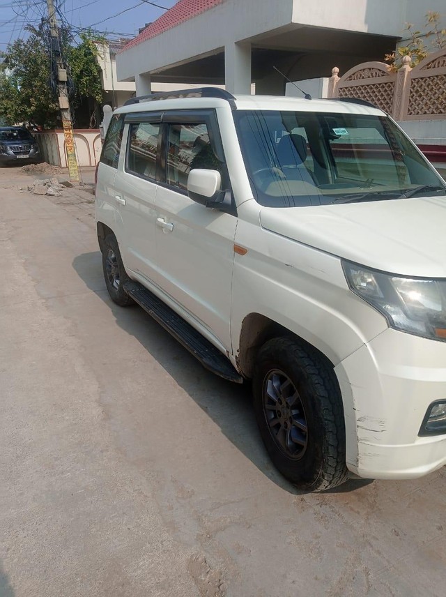 Mahindra TUV 300 T10 AMT Second-hand 2018 Mahindra TUV 300 T10 AMT for sale in Kota-8