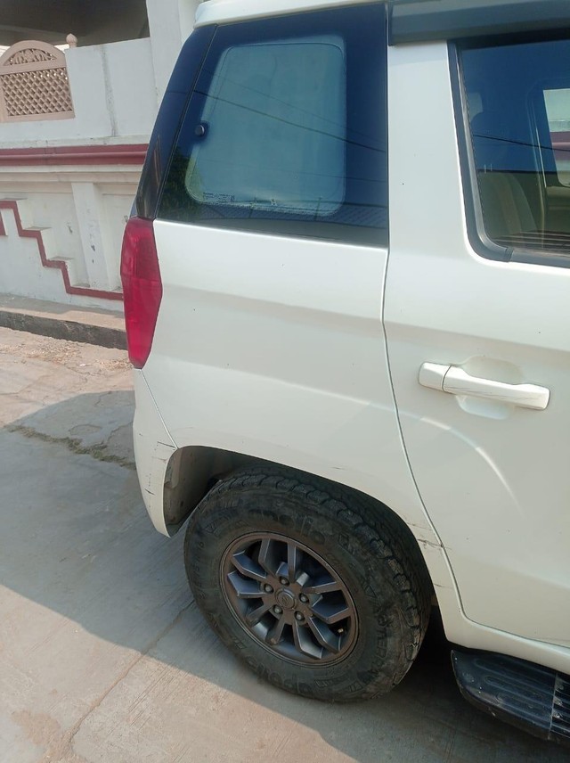 Mahindra TUV 300 T10 AMT Second-hand 2018 Mahindra TUV 300 T10 AMT for sale in Kota-6