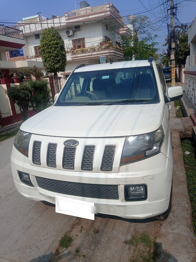 Mahindra TUV 300 T10 AMT Second-hand 2018 Mahindra TUV 300 T10 AMT for sale in Kota-3