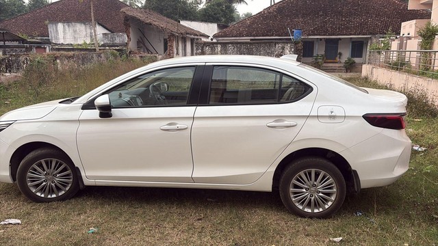 Second-hand 2023 Honda City V MT for sale in East Godavari-2