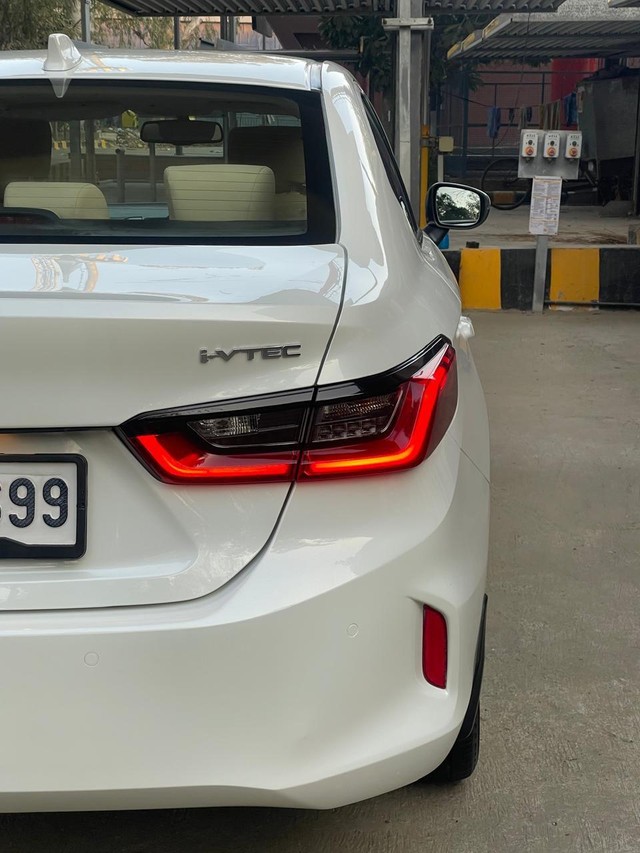 Second-hand 2022 Honda City VX CVT for sale in New Delhi-6