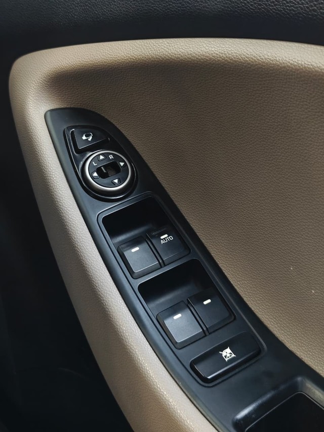 Second-hand 2014 Hyundai i20 Sportz 1.2 for sale in Mumbai-9