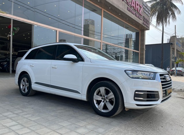 Second-hand 2016 Audi Q7 45 TDI Quattro Premium Plus for sale in Bangalore-5