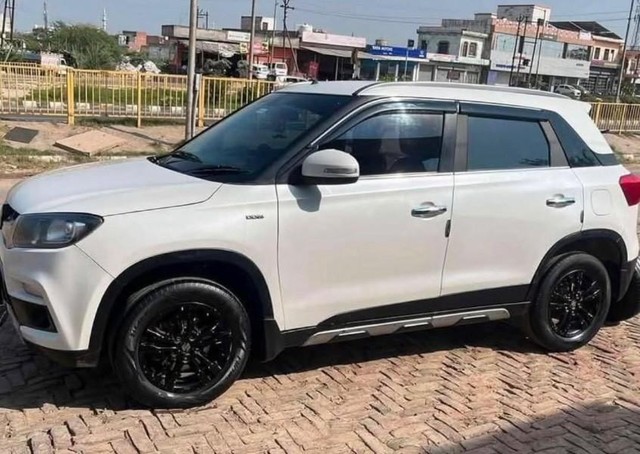 Second-hand 2018 Maruti Vitara Brezza ZDi Plus AMT for sale in Jalaun-4