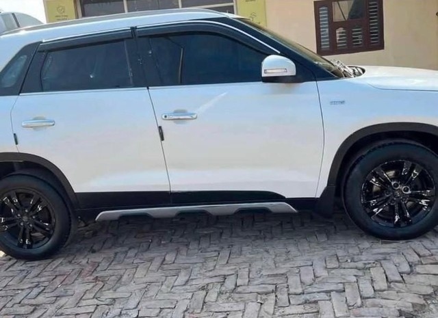 Second-hand 2018 Maruti Vitara Brezza ZDi Plus AMT for sale in Jalaun-1