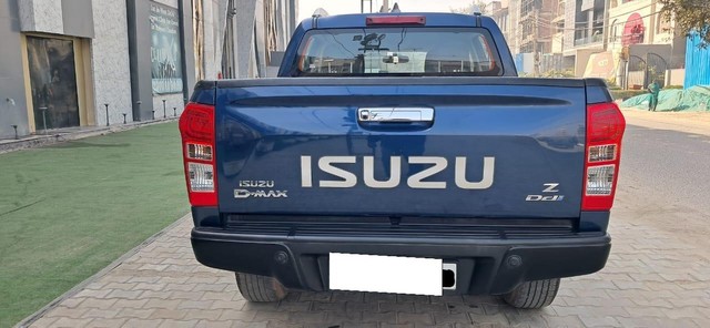 Second-hand 2021 Isuzu V-Cross 4x2 Z AT BSVI for sale in New Delhi-2