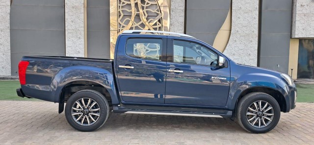 Second-hand 2021 Isuzu V-Cross 4x2 Z AT BSVI for sale in New Delhi-1