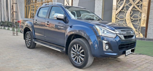 Second-hand 2021 Isuzu V-Cross 4x2 Z AT BSVI for sale in New Delhi-13
