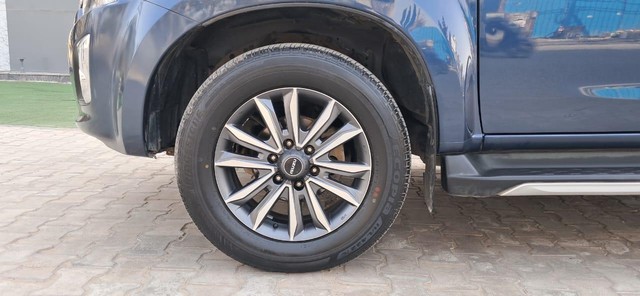 Second-hand 2021 Isuzu V-Cross 4x2 Z AT BSVI for sale in New Delhi-19