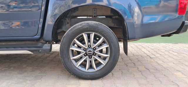 Second-hand 2021 Isuzu V-Cross 4x2 Z AT BSVI for sale in New Delhi-20