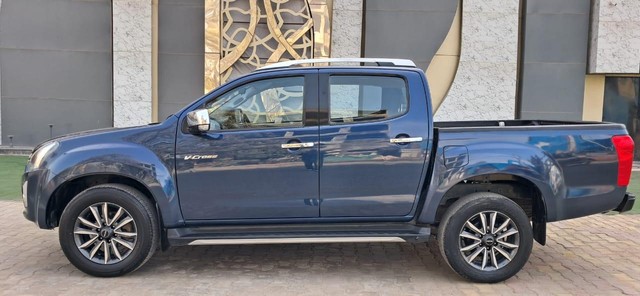 Second-hand 2021 Isuzu V-Cross 4x2 Z AT BSVI for sale in New Delhi-4