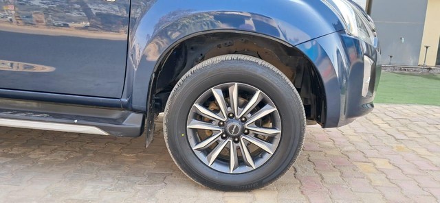 Second-hand 2021 Isuzu V-Cross 4x2 Z AT BSVI for sale in New Delhi-8