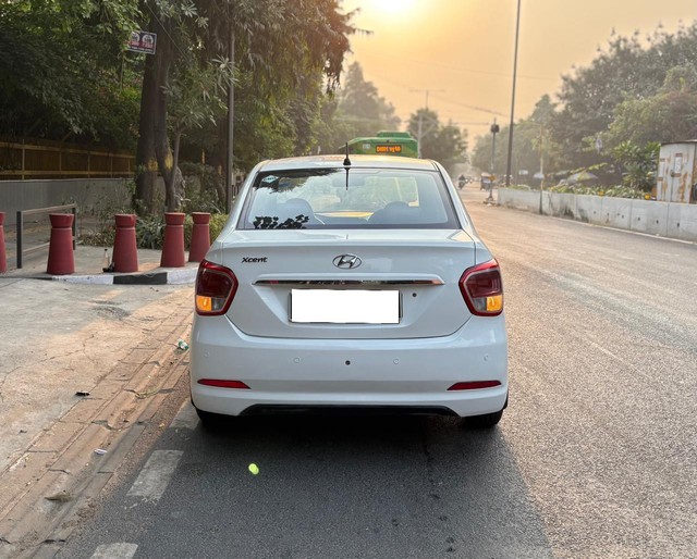 Second-hand 2017 Hyundai Xcent 1.2 VTVT E Plus for sale in New Delhi-2