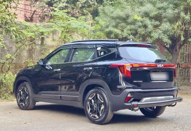 Second-hand 2023 Kia Seltos HTX IVT for sale in New Delhi-3