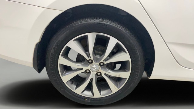 Second-hand 2016 Hyundai Verna 1.6 SX VTVT for sale in Kochi-24