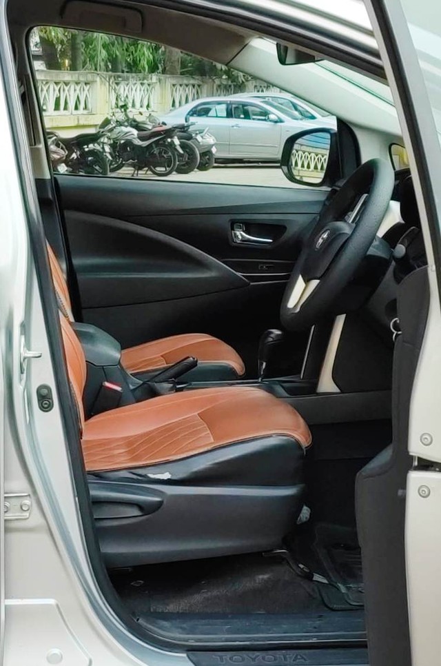 Second-hand 2017 Toyota Innova Crysta 2.8 GX AT 8S BSIV for sale in Mira Road-12