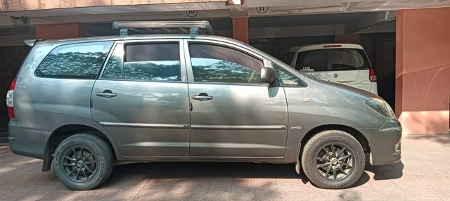Second-hand 2011 Toyota Innova 2.5 GX (Diesel) 8 Seater BSIII for sale in Vashi-1