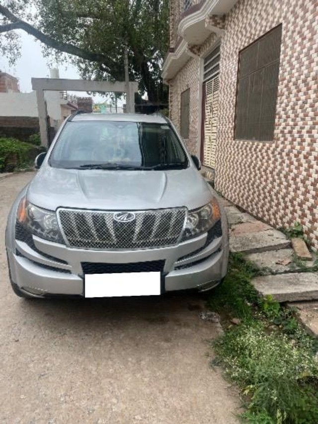 Second-hand 2013 Mahindra XUV500 W4 for sale in Fatehpur-2