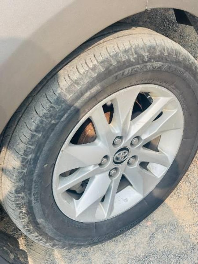 Toyota Innova Crysta 2.4 VX MT 8S BSIV Second-hand 2017 Toyota Innova Crysta 2.4 VX MT 8S BSIV for sale in Jhansi-3