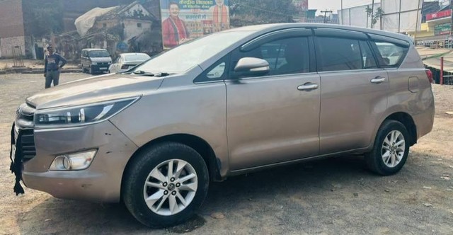 Toyota Innova Crysta 2.4 VX MT 8S BSIV Second-hand 2017 Toyota Innova Crysta 2.4 VX MT 8S BSIV for sale in Jhansi-7
